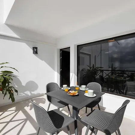 Apartment Tabaybas 7 Beachfront Pool Sea Views By Bayside Puerto del Carmen (Lanzarote)